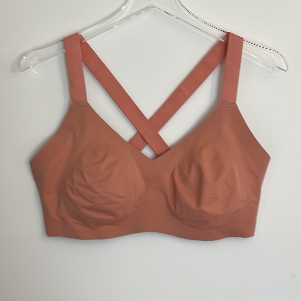 Knix wireless bra size 8 convertible straps with removable cup padding